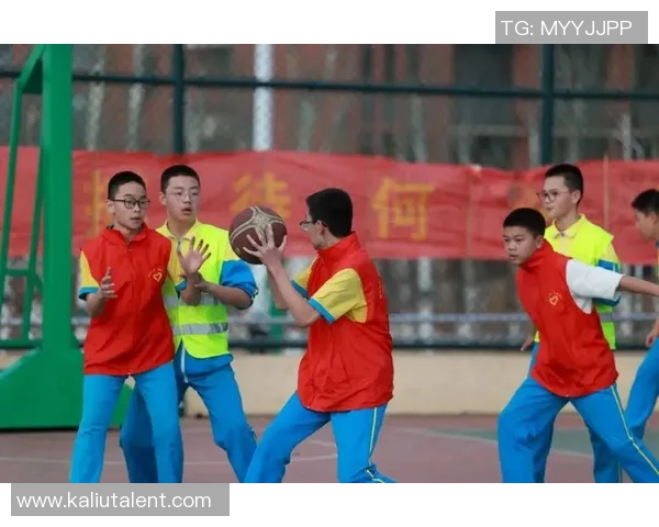 梦想篮球队与火花的激烈对决展现青春热血与团队精神的完美结合